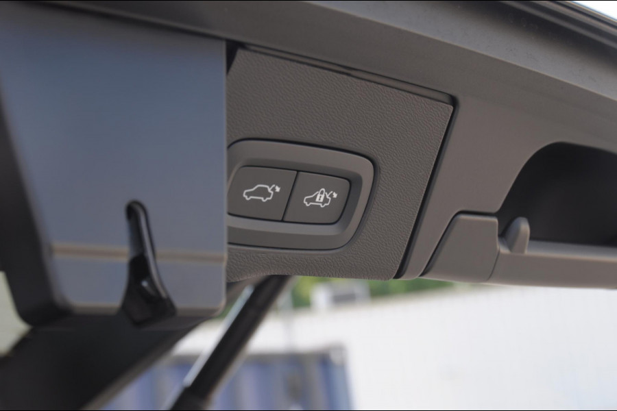 Volvo XC60 T6 350PK Automaat AWD Plus Black Edition / Elektrisch bedienbare voorstoelen met geheugen/ Stoelverwarming/ Stuurverwarming/ Harman Kardon audio/ 360 Camera/