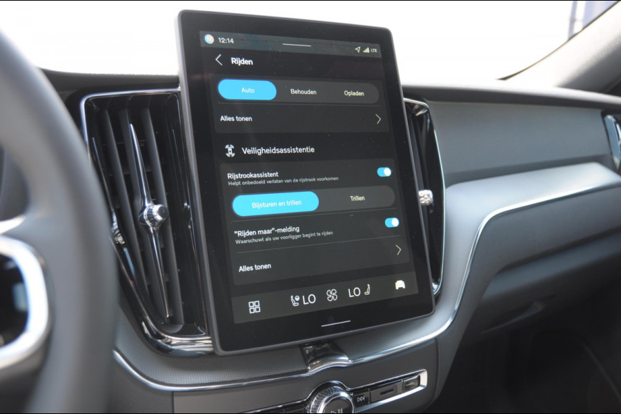 Volvo XC60 T6 350PK Automaat AWD Plus Black Edition / Elektrisch bedienbare voorstoelen met geheugen/ Stoelverwarming/ Stuurverwarming/ Harman Kardon audio/ 360 Camera/