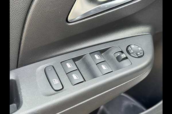 Opel Corsa 1.2 Turbo GS | Camera | Parkeersensoren voor/achter | Panorama | Stoel en stuurverwarming | Cruisecontrol | Climate | Apple Carp