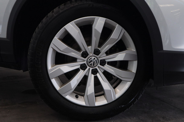 Volkswagen T-Roc 1.0 TSI Style PDC Camera ACC Navi !! 2e Pinksterdag geopend van 12:00 tot 17:00u !!