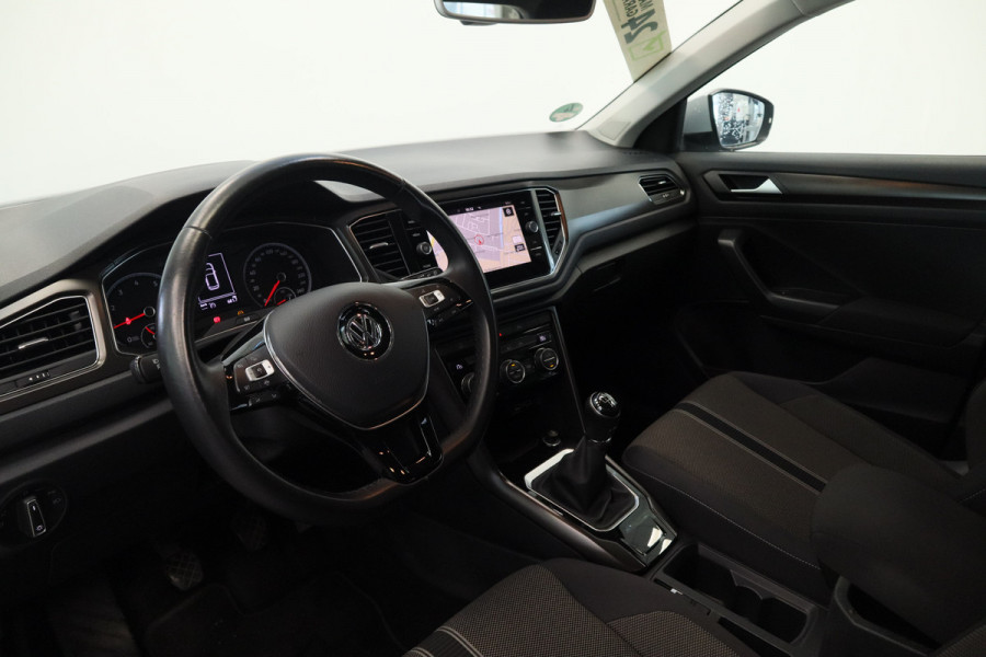 Volkswagen T-Roc 1.0 TSI Style PDC Camera ACC Navi !! 2e Pinksterdag geopend van 12:00 tot 17:00u !!