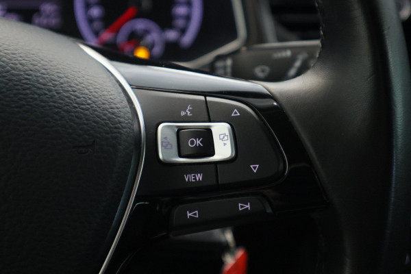 Volkswagen T-Roc 1.0 TSI Style PDC Camera ACC Navi !! 2e Pinksterdag geopend van 12:00 tot 17:00u !!