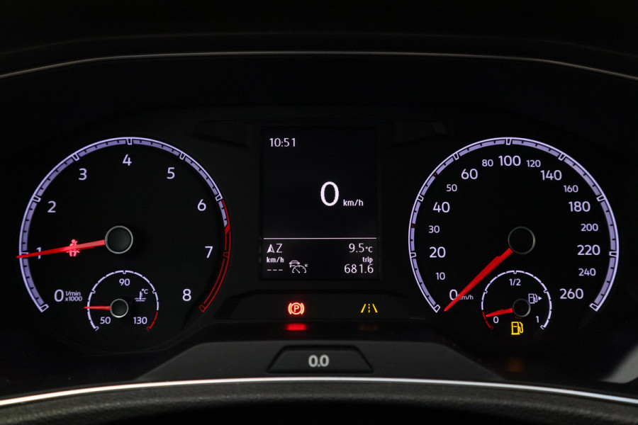 Volkswagen T-Roc 1.0 TSI Style PDC Camera ACC Navi !! 2e Pinksterdag geopend van 12:00 tot 17:00u !!