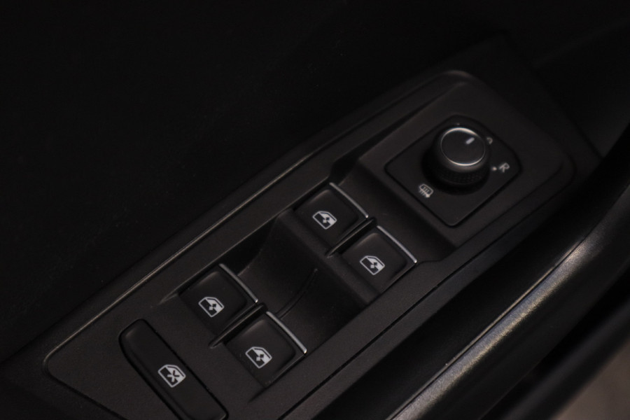Volkswagen T-Roc 1.0 TSI Style PDC Camera ACC Navi !! 2e Pinksterdag geopend van 12:00 tot 17:00u !!