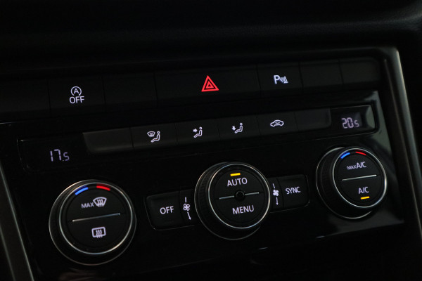 Volkswagen T-Roc 1.0 TSI Style PDC Camera ACC Navi !! 2e Pinksterdag geopend van 12:00 tot 17:00u !!