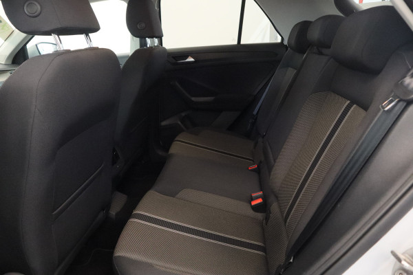 Volkswagen T-Roc 1.0 TSI Style PDC Camera ACC Navi !! 2e Pinksterdag geopend van 12:00 tot 17:00u !!