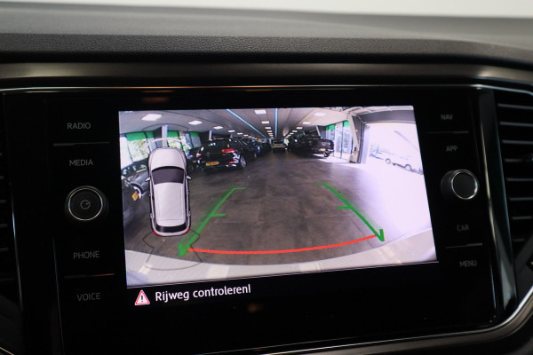 Volkswagen T-Roc 1.0 TSI Style PDC Camera ACC Navi !! 2e Pinksterdag geopend van 12:00 tot 17:00u !!