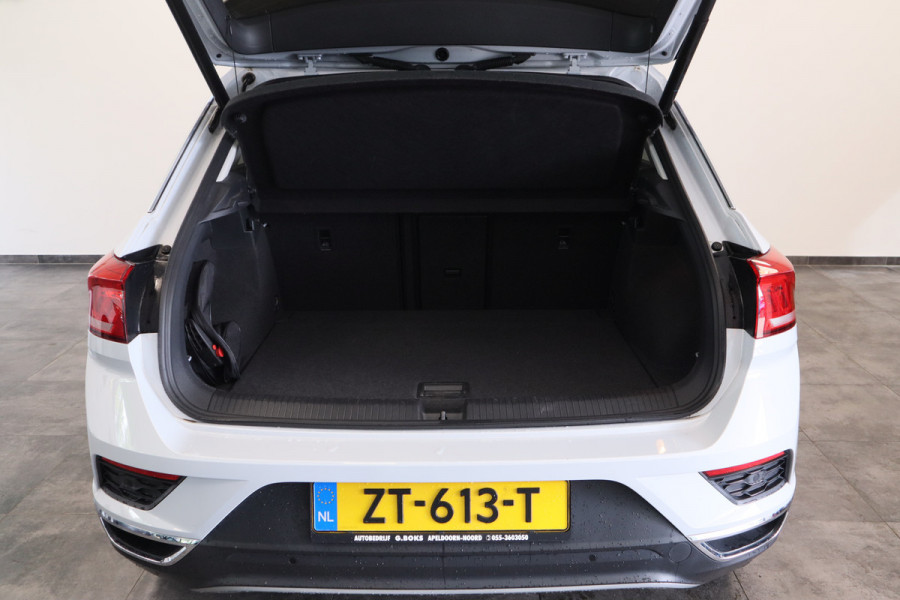 Volkswagen T-Roc 1.0 TSI Style PDC Camera ACC Navi !! 2e Pinksterdag geopend van 12:00 tot 17:00u !!