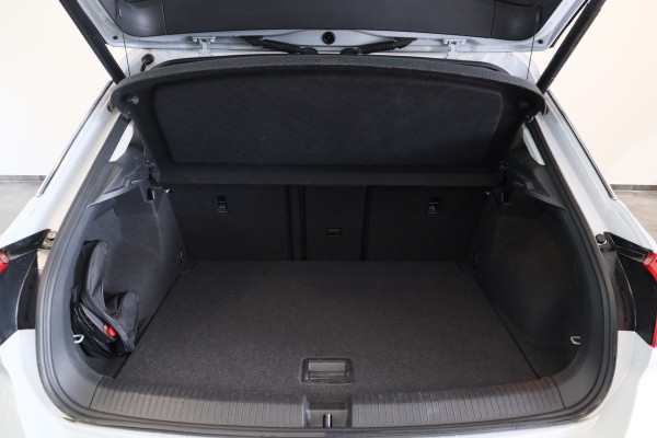 Volkswagen T-Roc 1.0 TSI Style PDC Camera ACC Navi !! 2e Pinksterdag geopend van 12:00 tot 17:00u !!