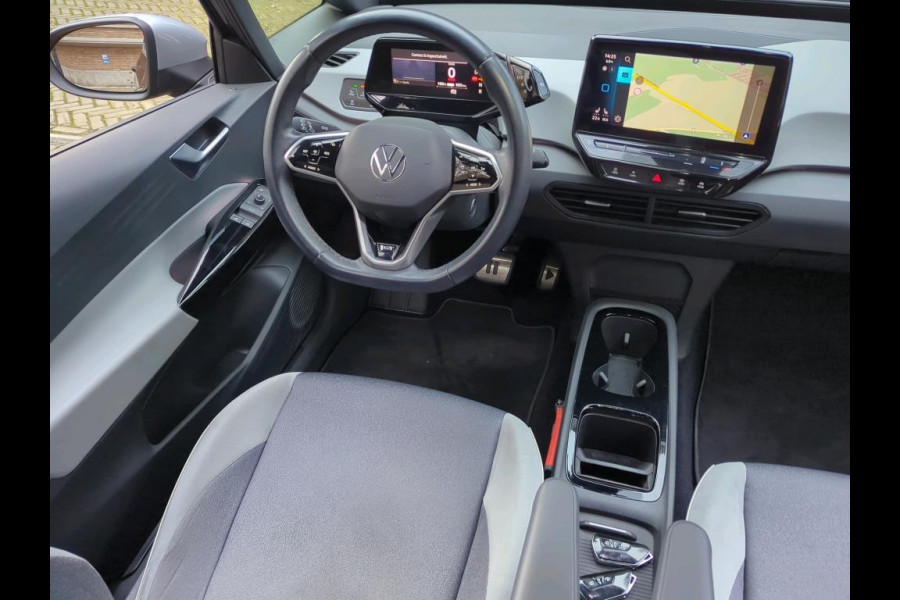Volkswagen ID.3 First Plus 58 kWh 204 PK | Navigatie | 19" Lm velgen | Parkeercamera |