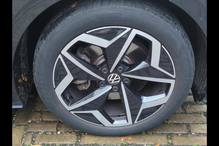 Volkswagen ID.3 First Plus 58 kWh 204 PK | Navigatie | 19" Lm velgen | Parkeercamera |