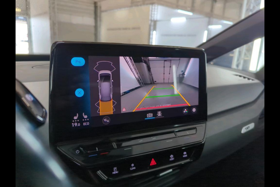 Volkswagen ID.3 First Plus 58 kWh 204 PK | Navigatie | 19" Lm velgen | Parkeercamera |
