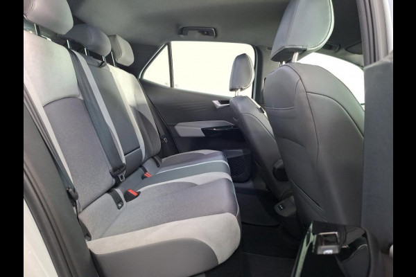 Volkswagen ID.3 First Plus 58 kWh 204 PK | Navigatie | 19" Lm velgen | Parkeercamera |