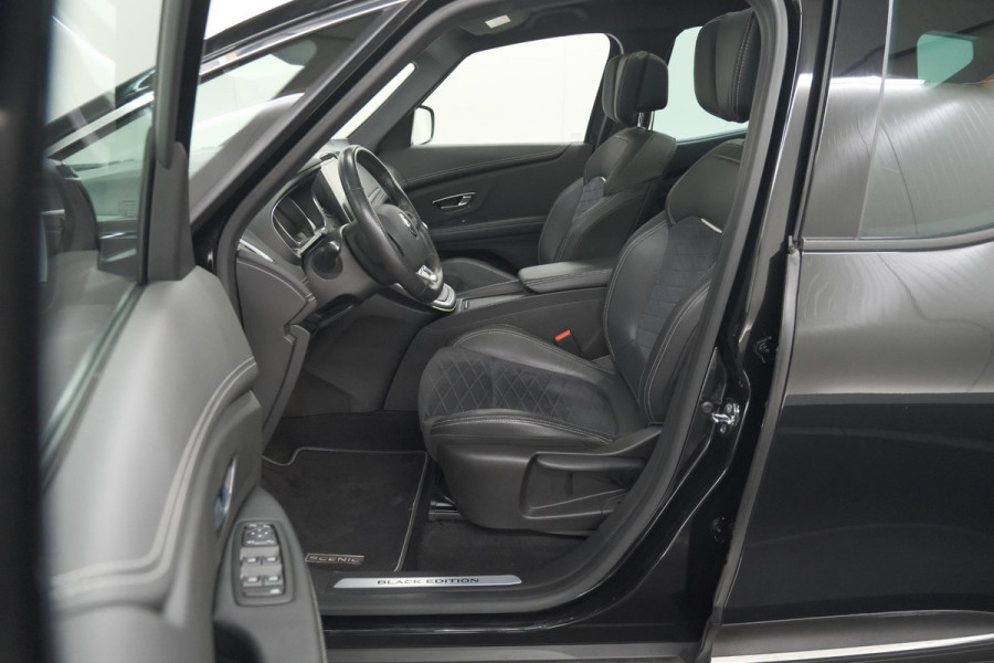 Renault Scénic TCE 160 EDC Black Edition | Trekhaak | Adaptieve Cruise Control | BOSE Premium Audio | Panoramadak