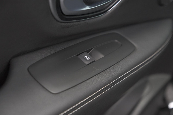 Renault Scénic TCE 160 EDC Black Edition | Trekhaak | Adaptieve Cruise Control | BOSE Premium Audio | Panoramadak