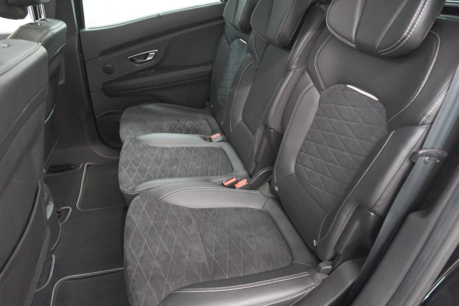 Renault Scénic TCE 160 EDC Black Edition | Trekhaak | Adaptieve Cruise Control | BOSE Premium Audio | Panoramadak