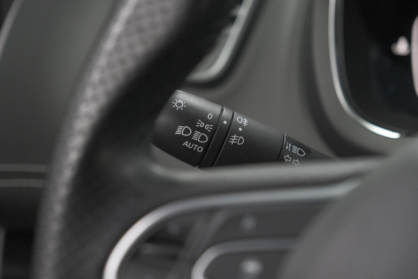 Renault Scénic TCE 160 EDC Black Edition | Trekhaak | Adaptieve Cruise Control | BOSE Premium Audio | Panoramadak