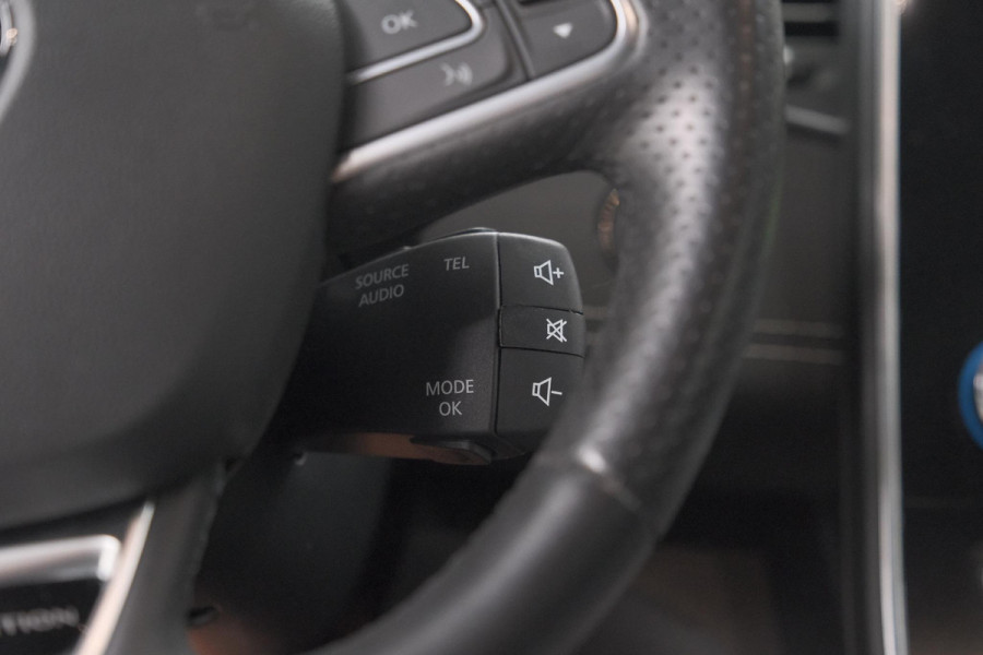Renault Scénic TCE 160 EDC Black Edition | Trekhaak | Adaptieve Cruise Control | BOSE Premium Audio | Panoramadak