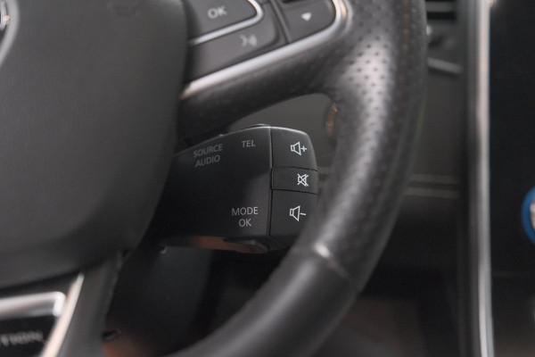 Renault Scénic TCE 160 EDC Black Edition | Trekhaak | Adaptieve Cruise Control | BOSE Premium Audio | Panoramadak