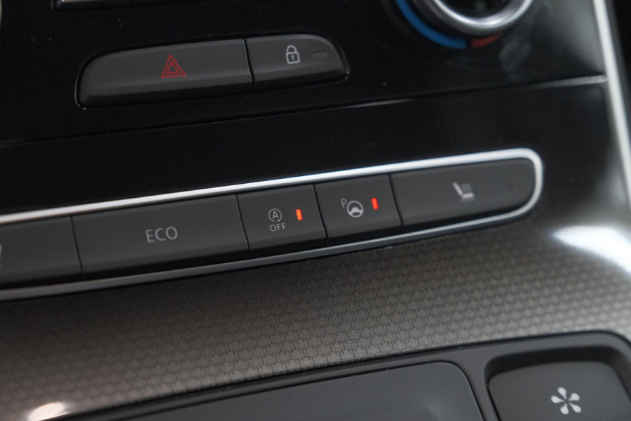 Renault Scénic TCE 160 EDC Black Edition | Trekhaak | Adaptieve Cruise Control | BOSE Premium Audio | Panoramadak