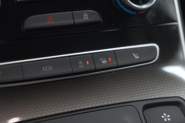 Renault Scénic TCE 160 EDC Black Edition | Trekhaak | Adaptieve Cruise Control | BOSE Premium Audio | Panoramadak