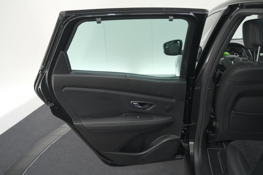 Renault Scénic TCE 160 EDC Black Edition | Trekhaak | Adaptieve Cruise Control | BOSE Premium Audio | Panoramadak