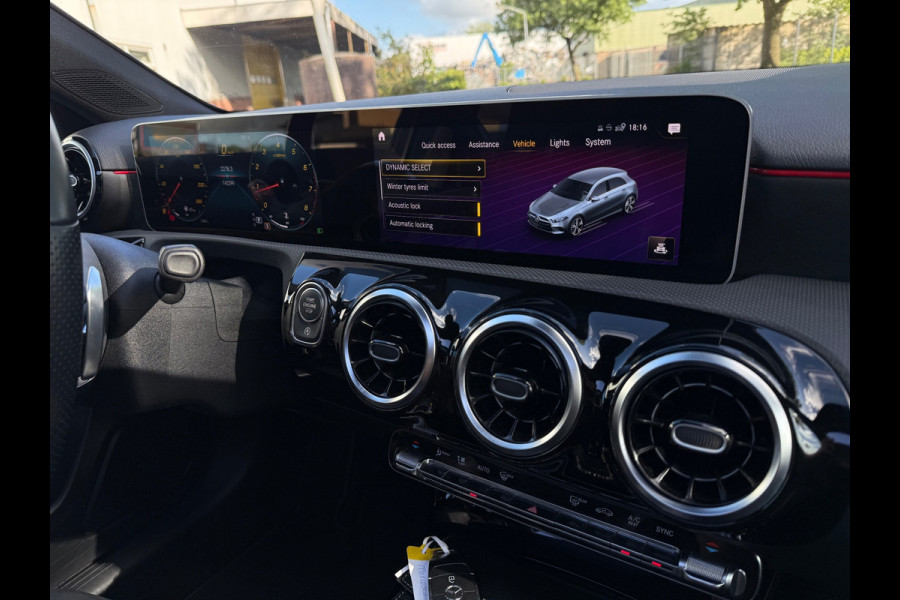 Mercedes-Benz A-Klasse 180 PRESTIGE AMG 2020 PANO LEDER ALCANTARA CARPLAY