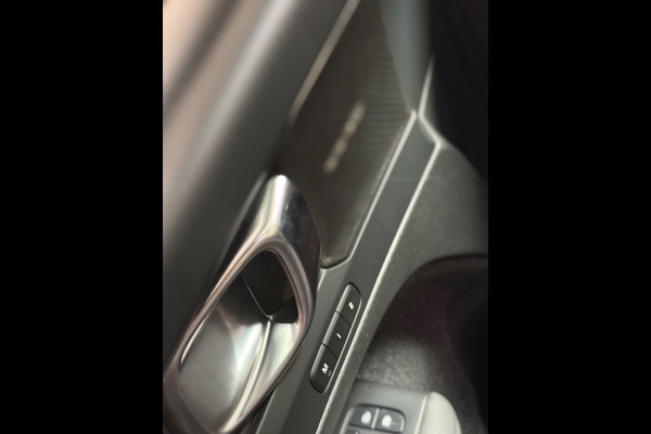 Volvo XC40 Ultimate Recharge Pure 70 kWh P8 | Pano | Stuur/Stoel verwarming | Camera | Google | H&K