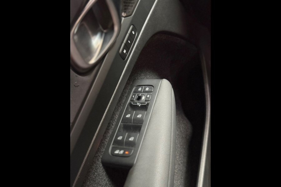Volvo XC40 Ultimate Recharge Pure 70 kWh P8 | Pano | Stuur/Stoel verwarming | Camera | Google | H&K