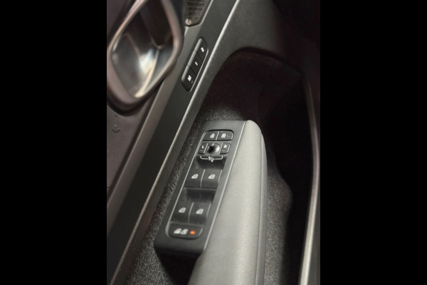 Volvo XC40 Ultimate Recharge Pure 70 kWh P8 | Pano | Stuur/Stoel verwarming | Camera | Google | H&K