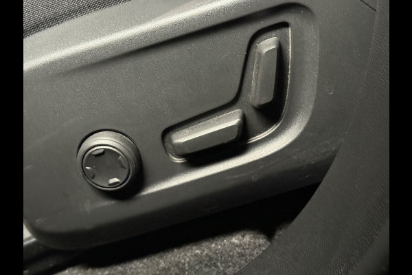 Volvo XC40 Ultimate Recharge Pure 70 kWh P8 | Pano | Stuur/Stoel verwarming | Camera | Google | H&K