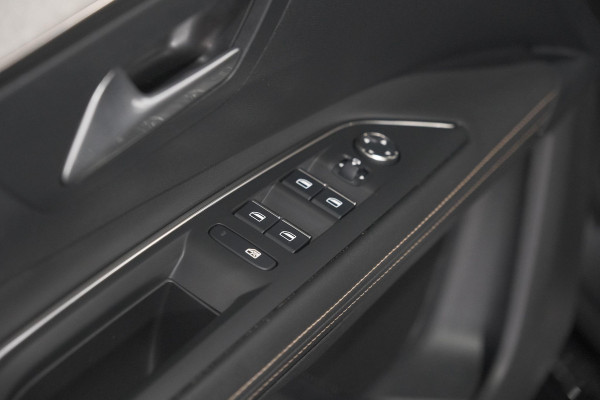 Peugeot 3008 PureTech 130 EAT8 GT | Camera | Adaptieve Cruise Control | Alcantara Bekleding | Dodehoekdetectie
