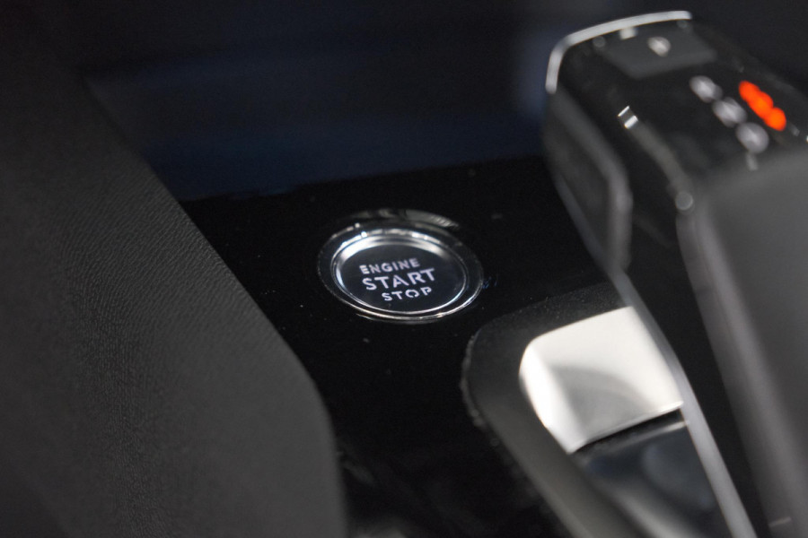 Peugeot 3008 PureTech 130 EAT8 GT | Camera | Adaptieve Cruise Control | Alcantara Bekleding | Dodehoekdetectie