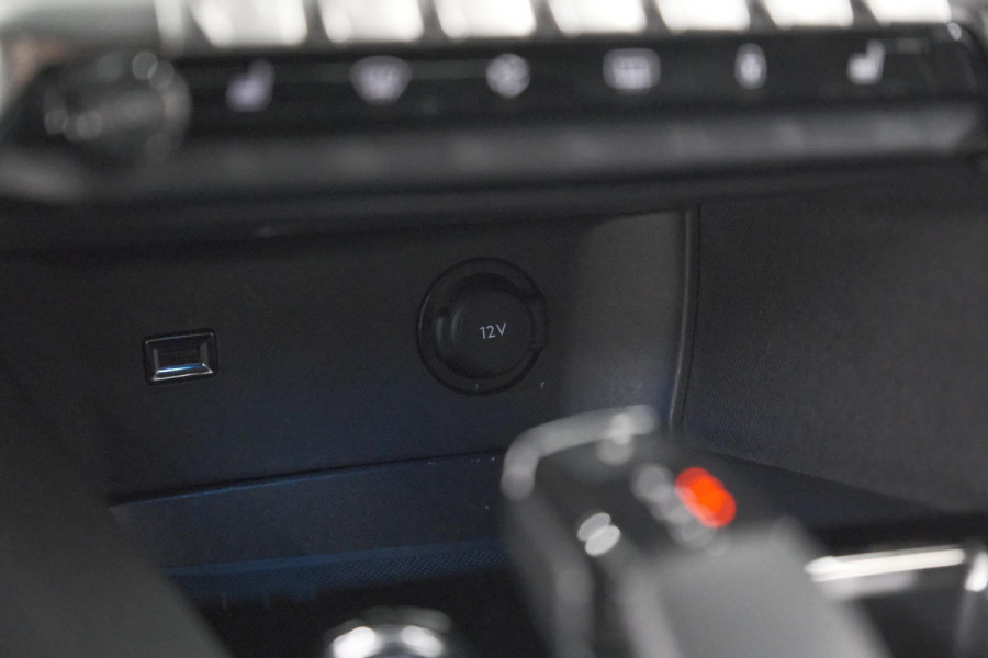 Peugeot 3008 PureTech 130 EAT8 GT | Camera | Adaptieve Cruise Control | Alcantara Bekleding | Dodehoekdetectie