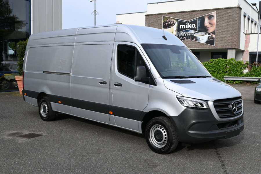 Mercedes-Benz Sprinter 317 CDI L3H2 3500 KG trekhaak, LED, Geveerde stoel