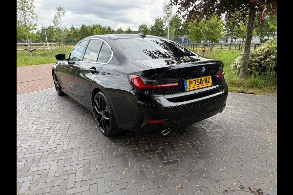 BMW 3-serie 320e Business Edition Plus | Sportstoelen | Sfeerverlichting | 19Inch | Dealer onderhouden | Camera |