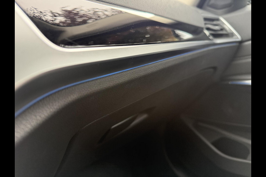 BMW 3-serie 320e Business Edition Plus | Sportstoelen | Sfeerverlichting | 19Inch | Dealer onderhouden | Camera |