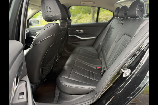 BMW 3-serie 320e Business Edition Plus | Sportstoelen | Sfeerverlichting | 19Inch | Dealer onderhouden | Camera |