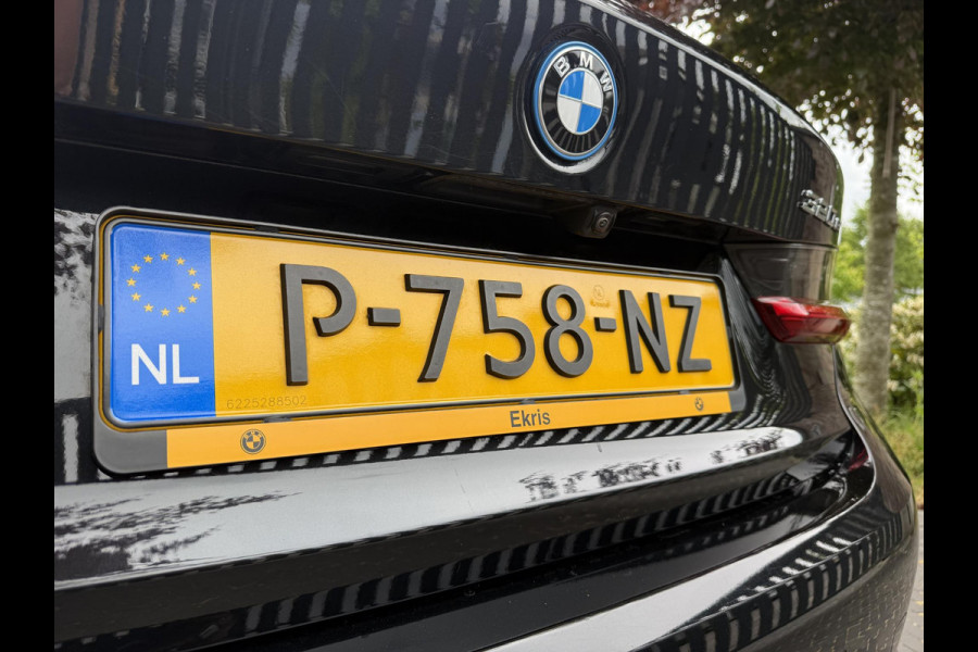 BMW 3-serie 320e Business Edition Plus | Sportstoelen | Sfeerverlichting | 19Inch | Dealer onderhouden | Camera |