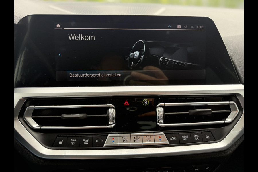 BMW 3-serie 320e Business Edition Plus | Sportstoelen | Sfeerverlichting | 19Inch | Dealer onderhouden | Camera |
