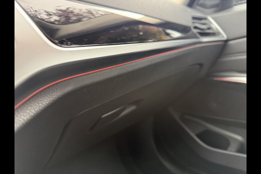 BMW 3-serie 320e Business Edition Plus | Sportstoelen | Sfeerverlichting | 19Inch | Dealer onderhouden | Camera |
