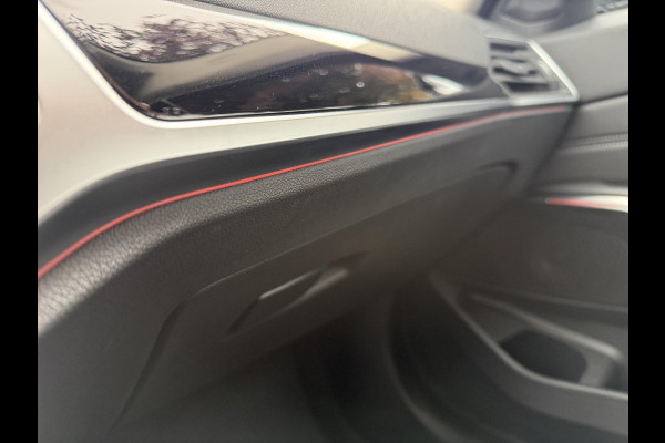 BMW 3-serie 320e Business Edition Plus | Sportstoelen | Sfeerverlichting | 19Inch | Dealer onderhouden | Camera |