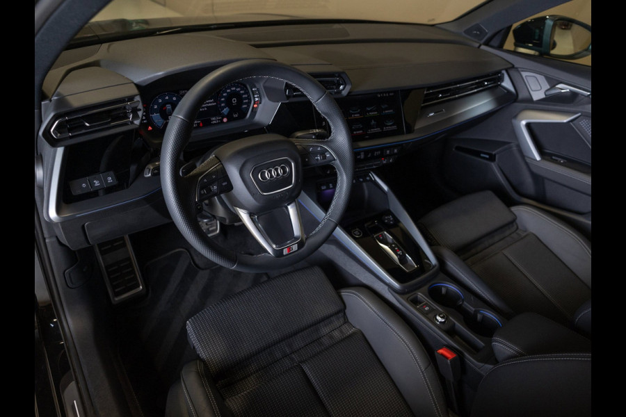 Audi A3 Sportback 35 TFSI 2x S-Line edition / 150pk / Panorama dak / Sonos / Achteruitrij camera /