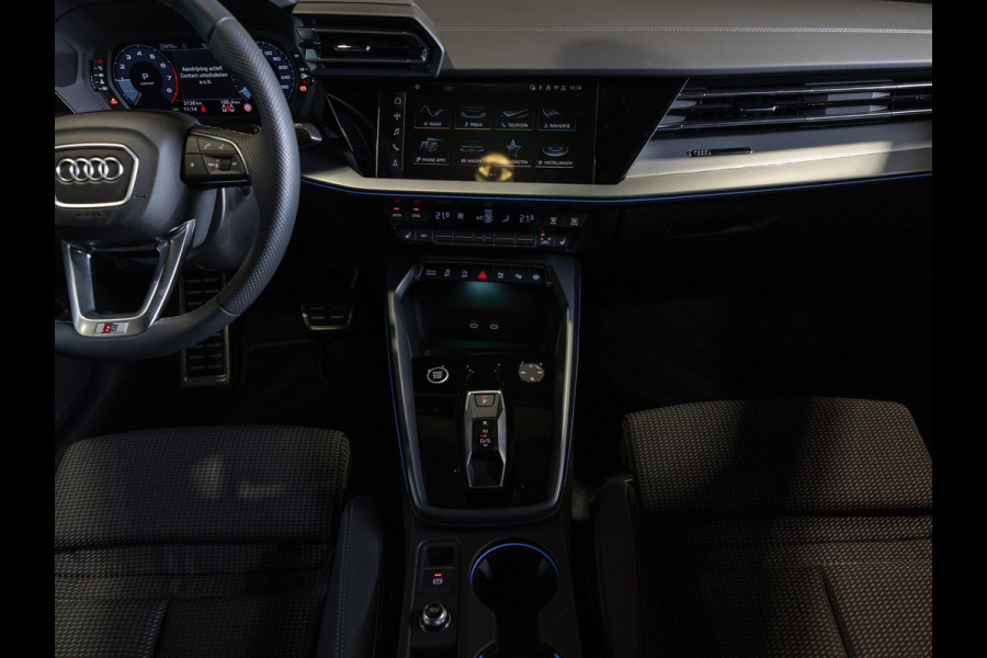 Audi A3 Sportback 35 TFSI 2x S-Line edition / 150pk / Panorama dak / Sonos / Achteruitrij camera /