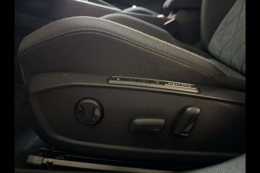 Volkswagen Golf eHybrid 204PK DSG STYLE CAMERA/NAVI/CARPLAY PLUG IN HYBRIDE