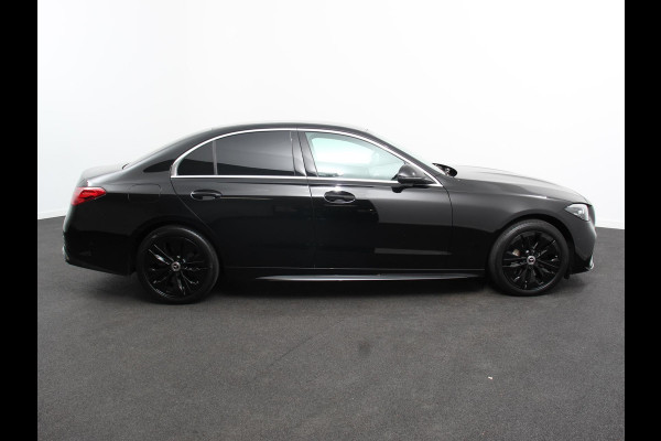 Mercedes-Benz C-Klasse 300e AMG Line sedan Automaat Climate control Adaptieve cruise control Parkeersensoren Achteruitrijcamera Sfeerverlichting Stoelverwarming Keyless LED Navigatie