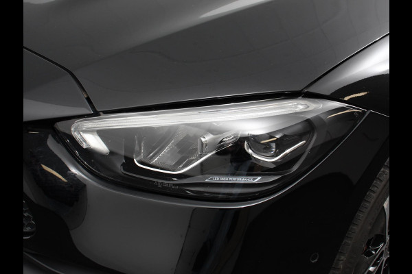 Mercedes-Benz C-Klasse 300e AMG Line sedan Automaat Climate control Adaptieve cruise control Parkeersensoren Achteruitrijcamera Sfeerverlichting Stoelverwarming Keyless LED Navigatie
