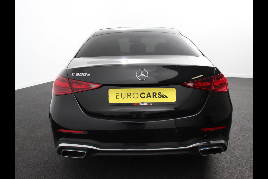 Mercedes-Benz C-Klasse 300e AMG Line sedan Automaat Climate control Adaptieve cruise control Parkeersensoren Achteruitrijcamera Sfeerverlichting Stoelverwarming Keyless LED Navigatie