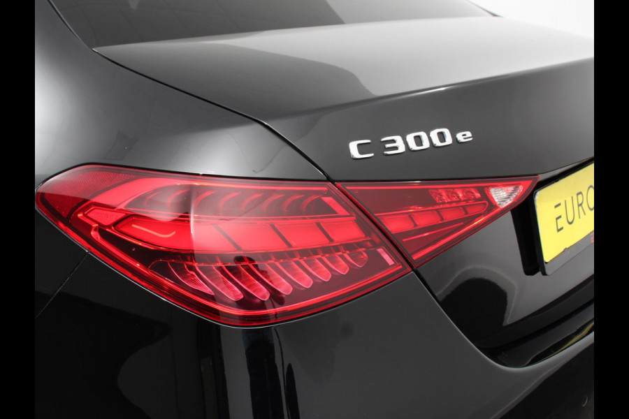 Mercedes-Benz C-Klasse 300e AMG Line sedan Automaat Climate control Adaptieve cruise control Parkeersensoren Achteruitrijcamera Sfeerverlichting Stoelverwarming Keyless LED Navigatie