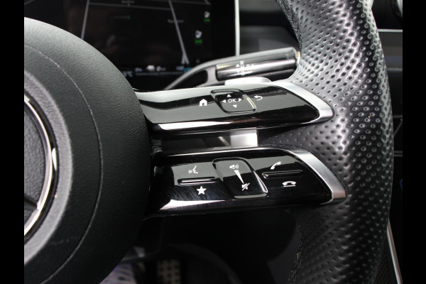 Mercedes-Benz C-Klasse 300e AMG Line sedan Automaat Climate control Adaptieve cruise control Parkeersensoren Achteruitrijcamera Sfeerverlichting Stoelverwarming Keyless LED Navigatie